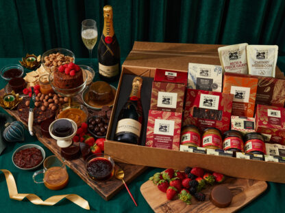 Deck The Halls Hamper With Moët